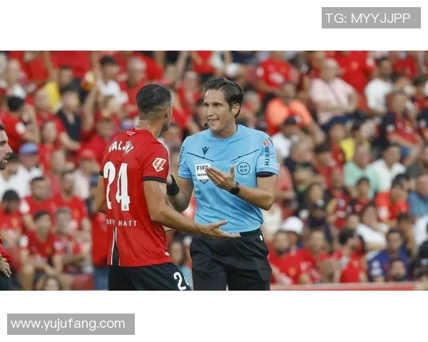 西甲激战热刺与巴萨互交白卷乌龙球引发全场争议判罚热议